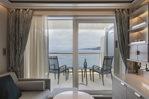 Deluxe Veranda Suite